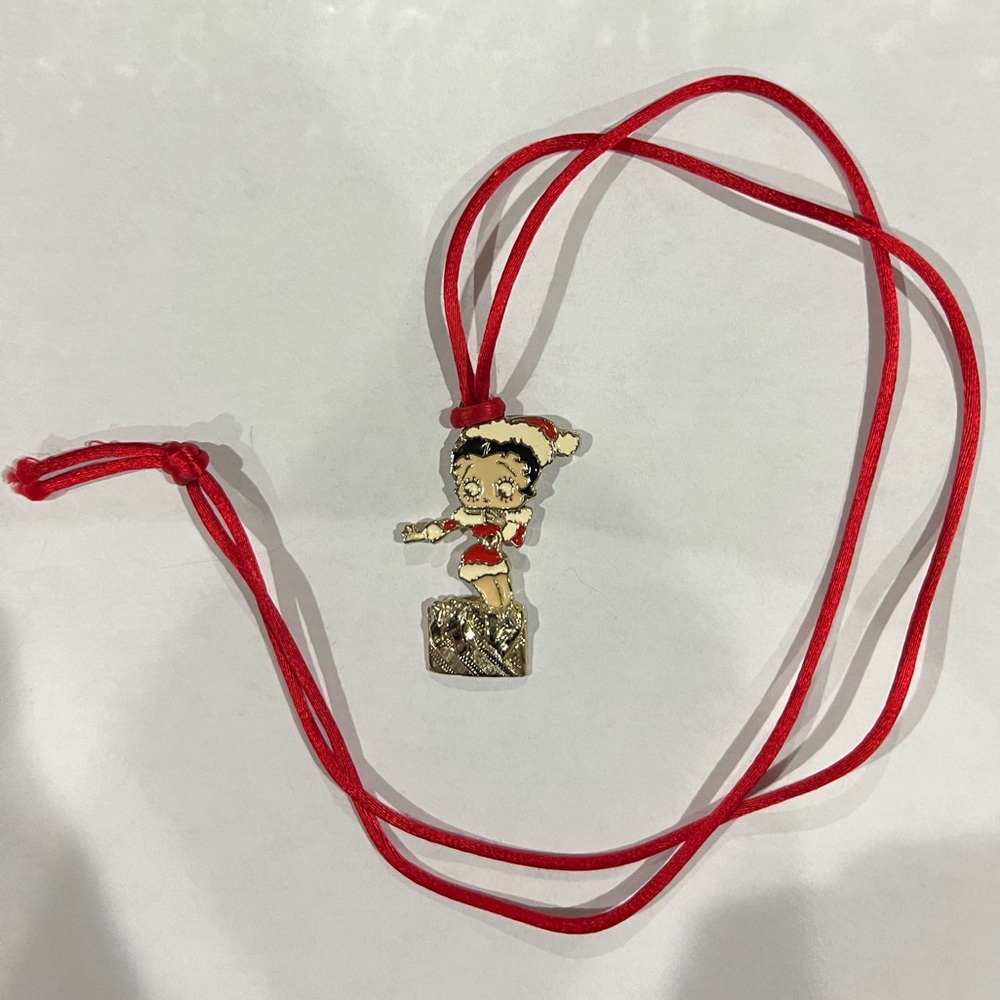 BETTY BOOP 1994 KING FEATURES SYN INC CHRISTMAS  SANTA NECKLACE